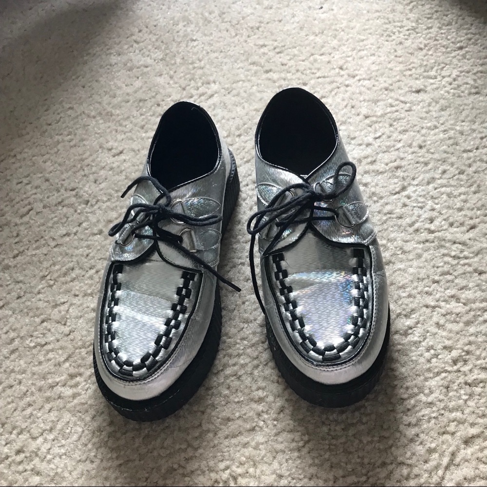 Holographic Creepers!